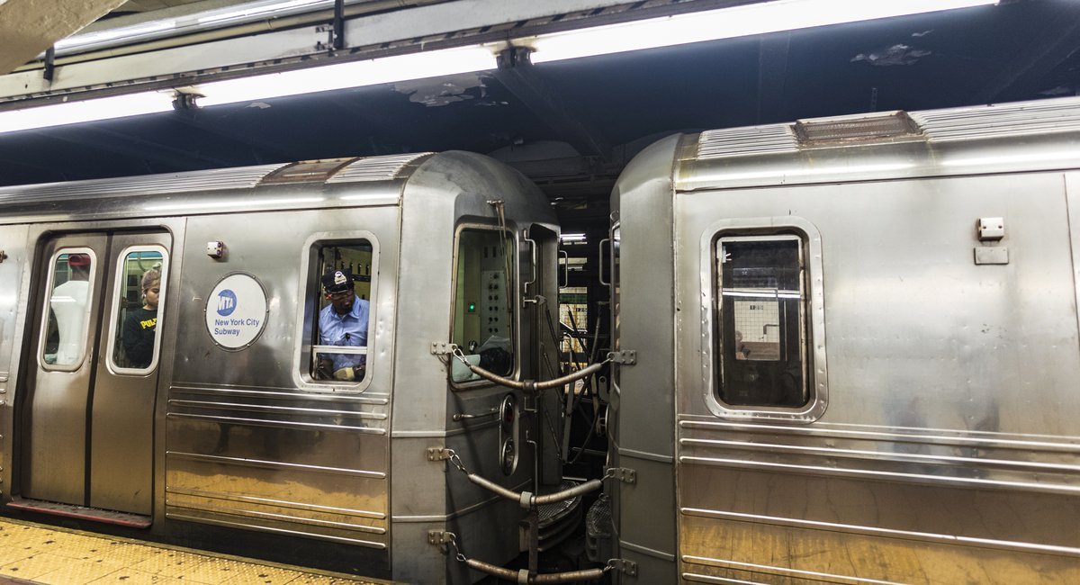 2 people shot while riding subway in Brooklyn: NYPD